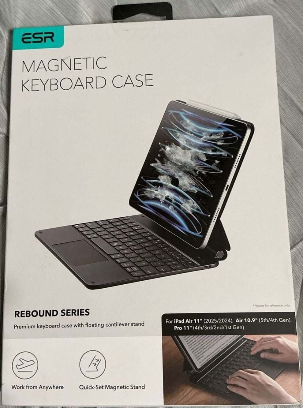 ESR Rebound Series Magnetic Keyboard Case for IPad